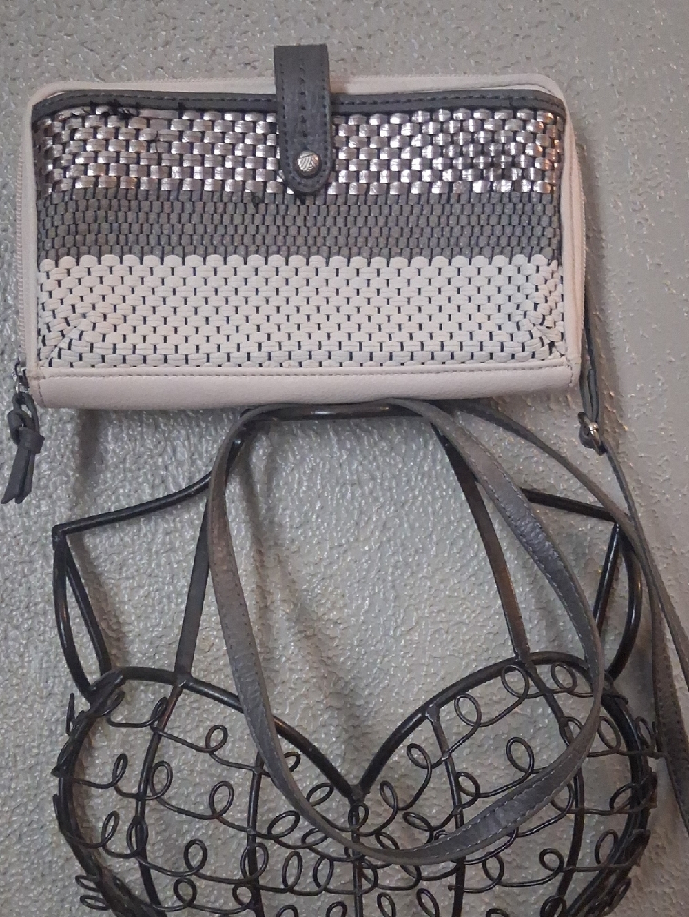 "The Sak"Woven Gray and White Crossbody Wallet - Versatile Women's Bag